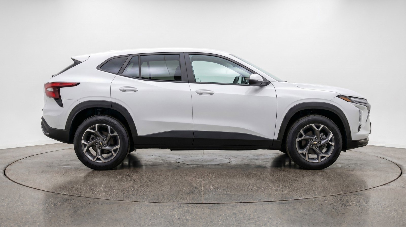 Used 2025 Chevrolet Trax LT FWD image 11
