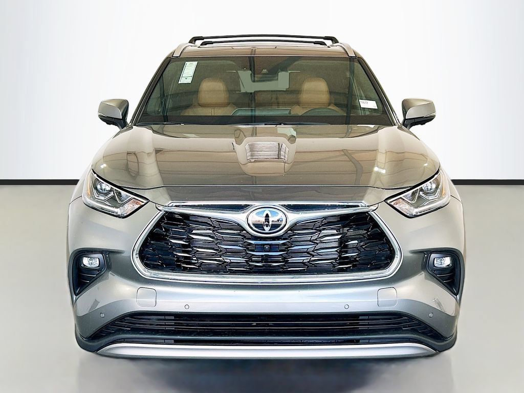 New 2026 Toyota Highlander Platinum AWD/4WD image 2