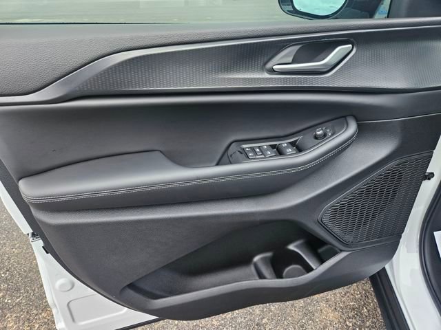 New 2025 Jeep Grand Cherokee Altitude image 10