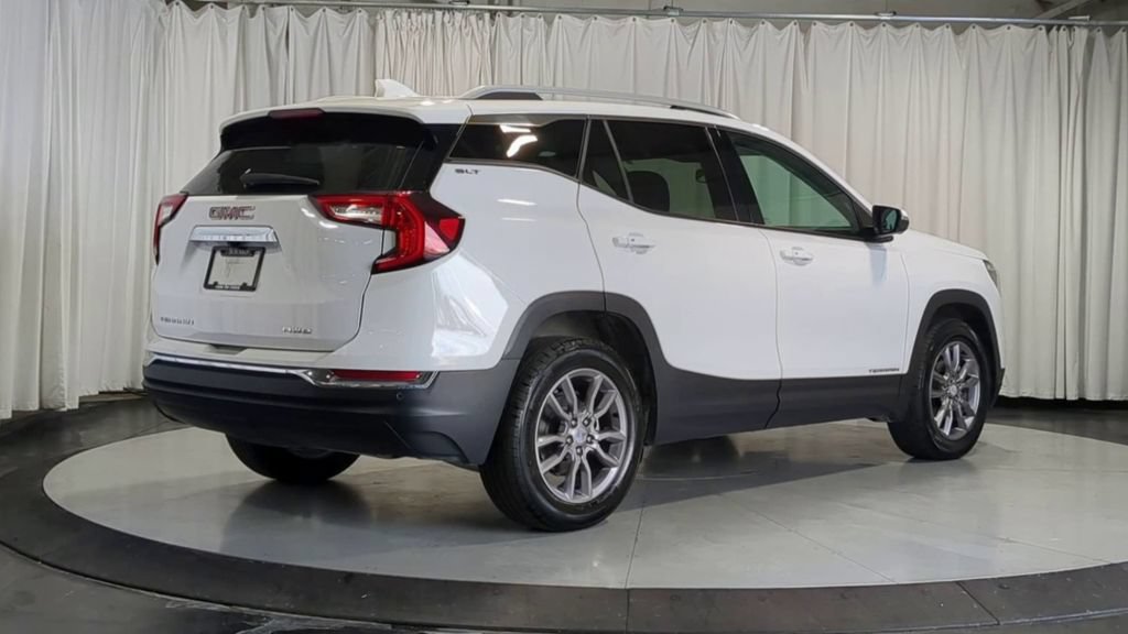 Used 2023 GMC Terrain SLT w/ Tech Package AWD/4WD image 10