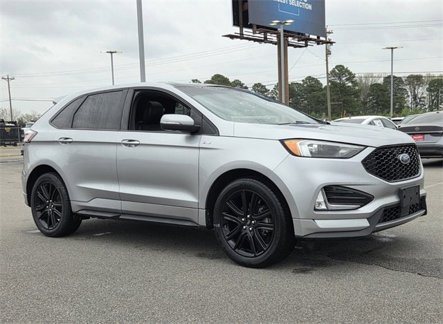 Used 2020 Ford Edge ST-Line w/ Cold Weather Package image 4