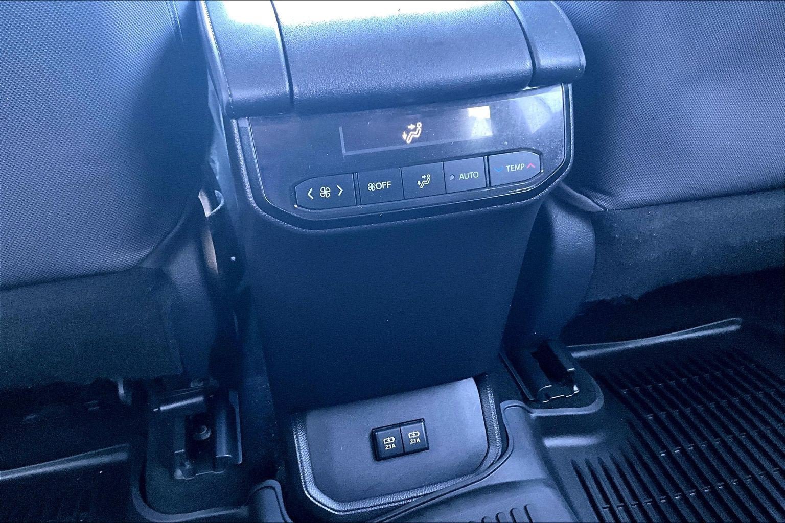 Used 2021 Toyota Highlander L AWD/4WD image 32