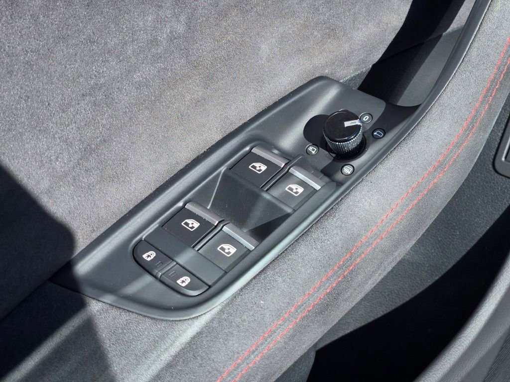 Used 2025 Audi RS Q8 performance image 18