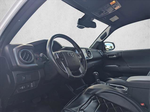 Used 2022 Toyota Tacoma TRD Off-Road AWD/4WD image 12