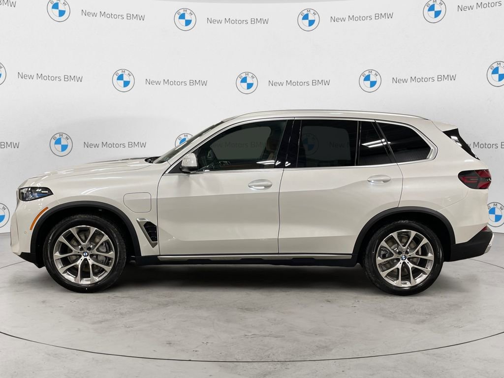 New 2026 BMW X5 xDrive50e AWD/4WD image 2