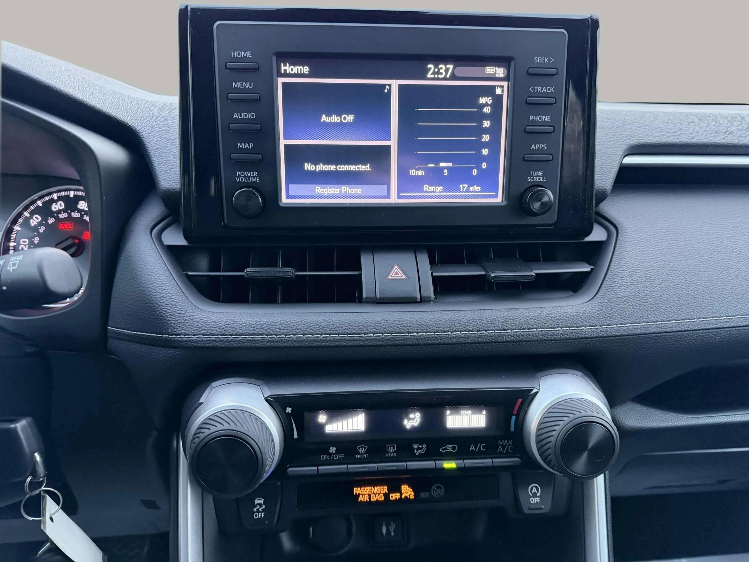 Used 2019 Toyota RAV4 LE image 29