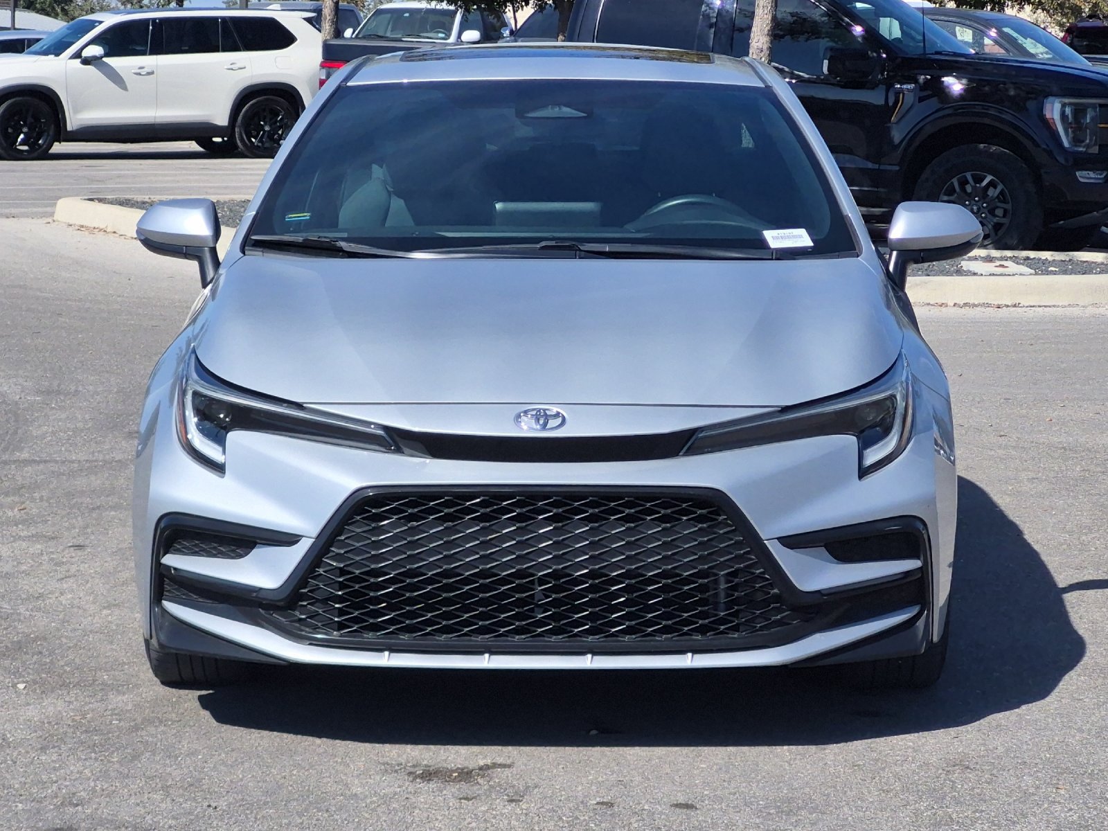 Used 2024 Toyota Corolla SE w/ SE Premium Package FWD image 8