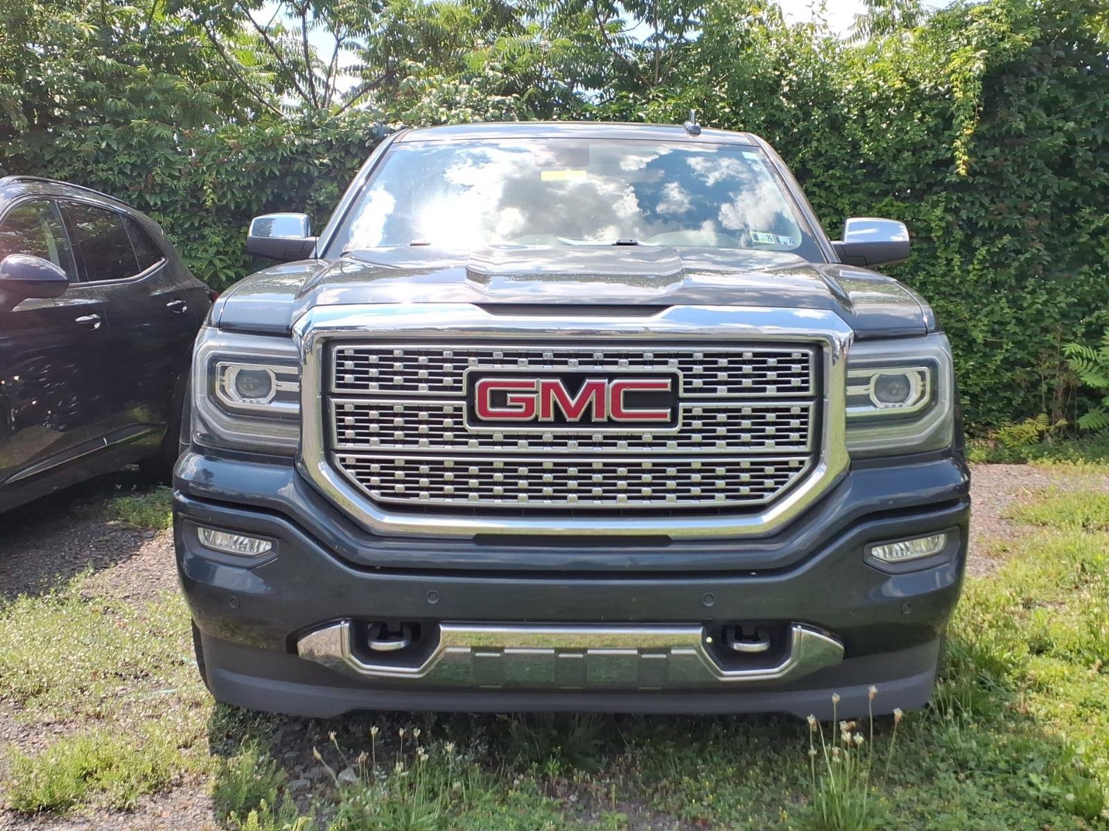 Used 2017 GMC Sierra 1500 Denali w/ Denali Ultimate Package AWD/4WD image 2