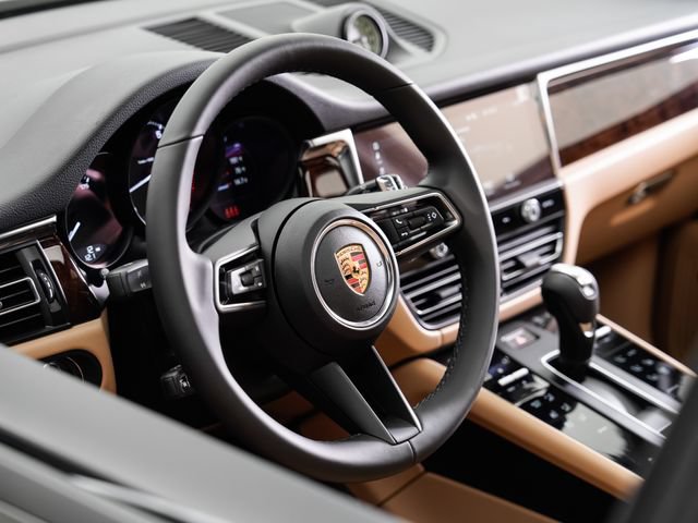 Certified 2026 Porsche Macan AWD/4WD image 10