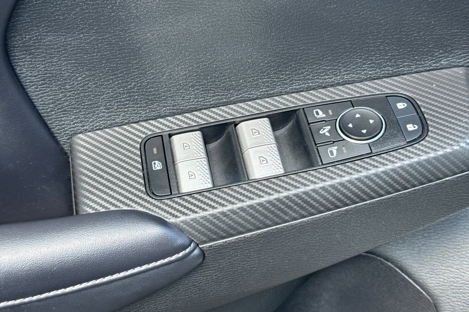 Used 2024 Mitsubishi Outlander SE image 13