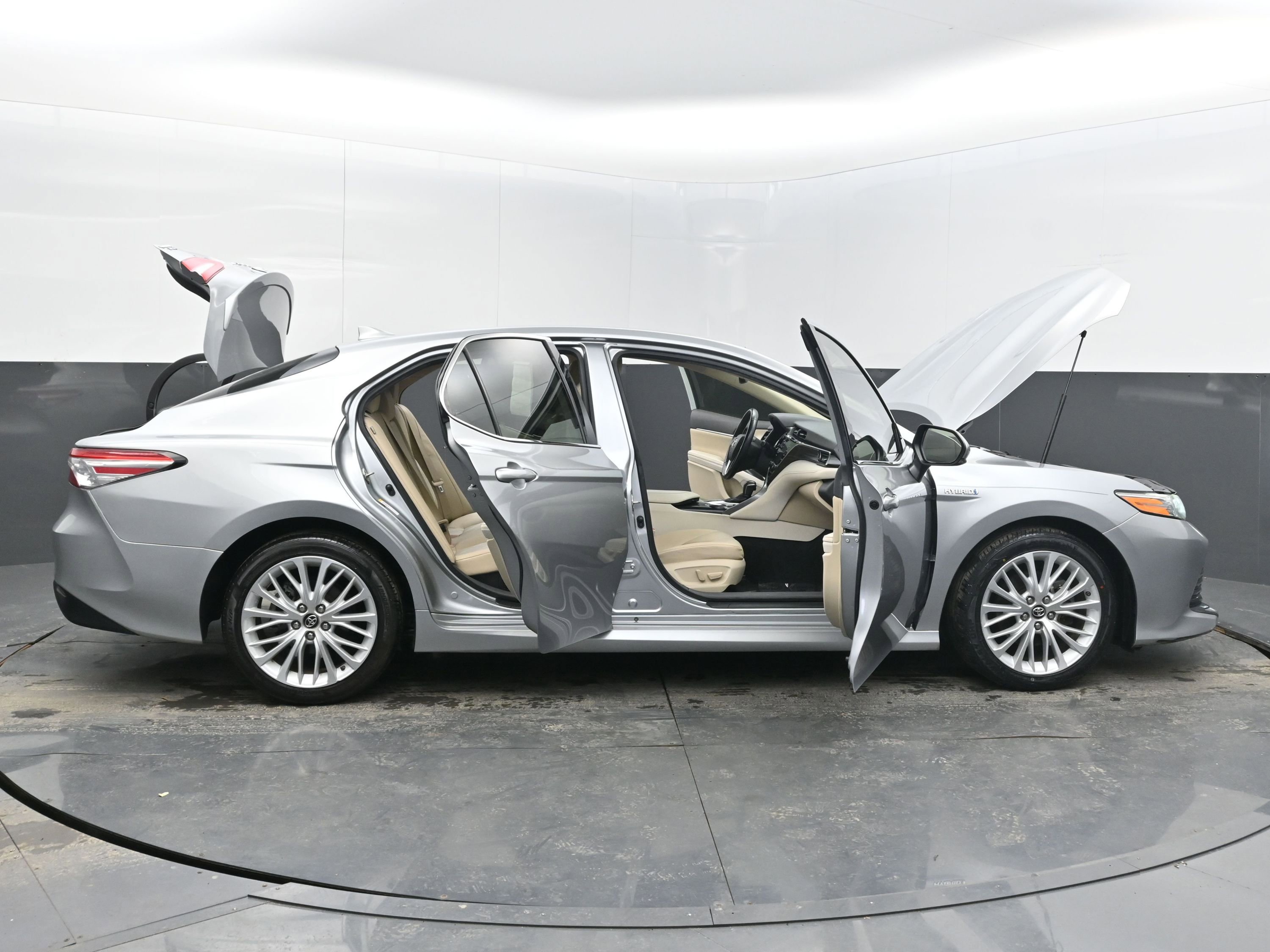 Used 2019 Toyota Camry XLE image 43