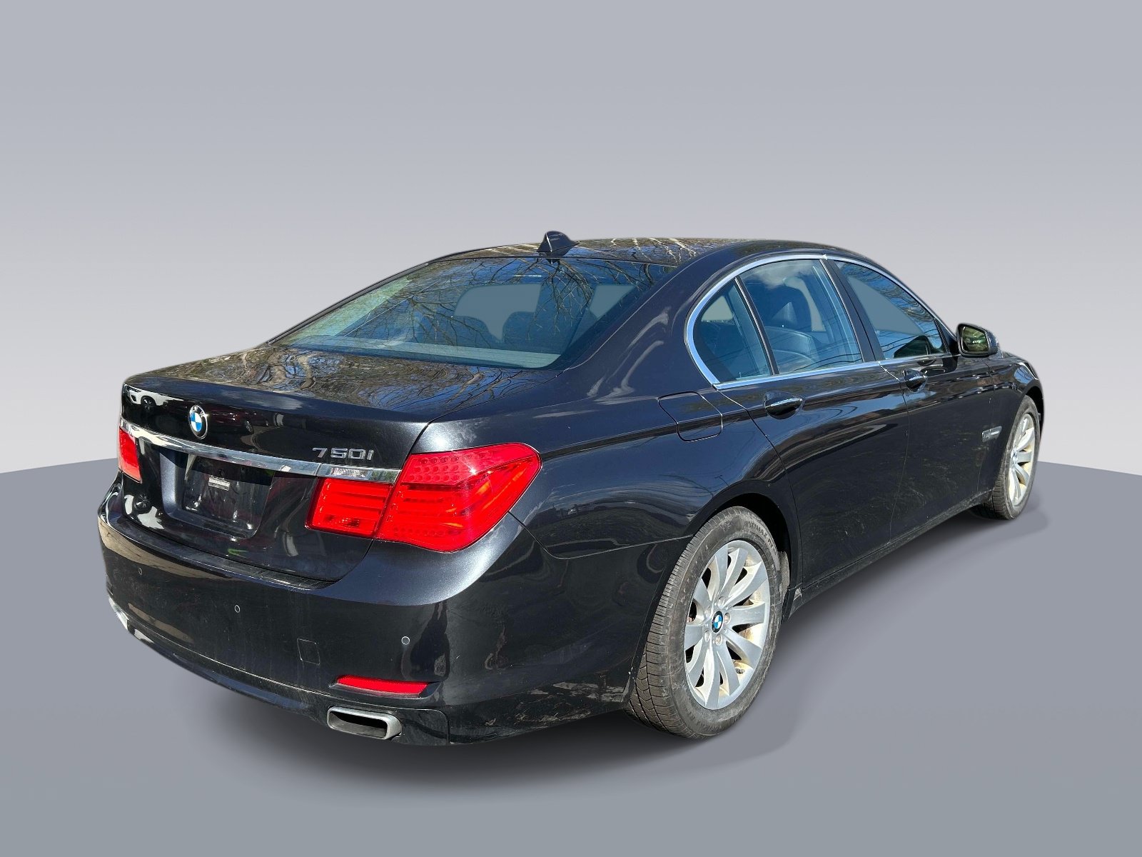 Used 2011 BMW 750i xDrive AWD/4WD image 3
