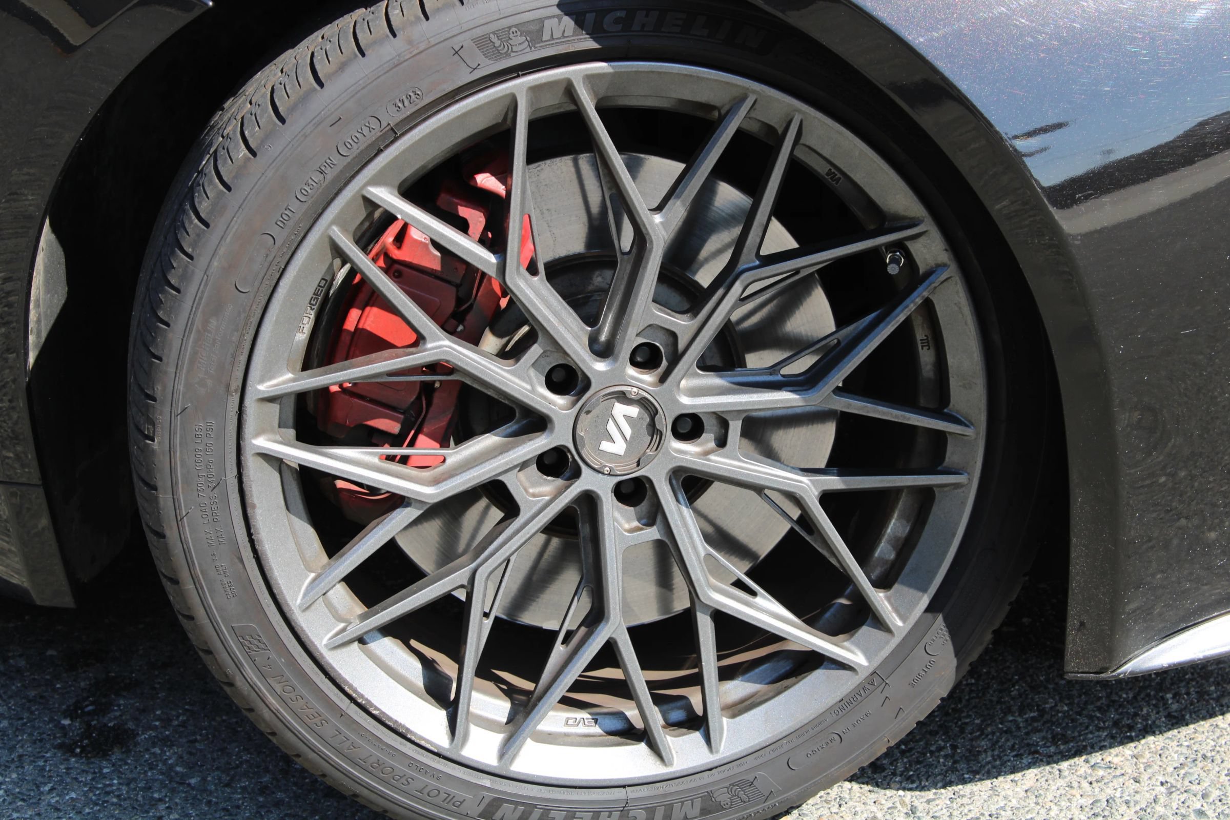 Used 2015 Jaguar F-TYPE R RWD image 13