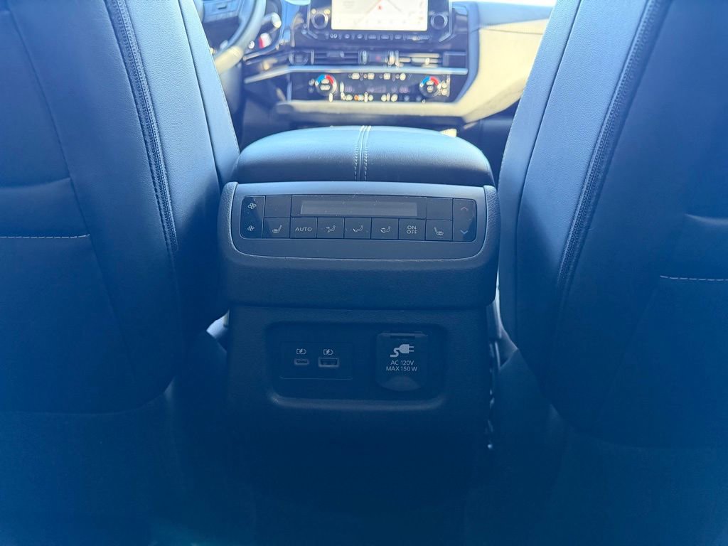 Used 2025 Nissan Pathfinder Platinum image 29