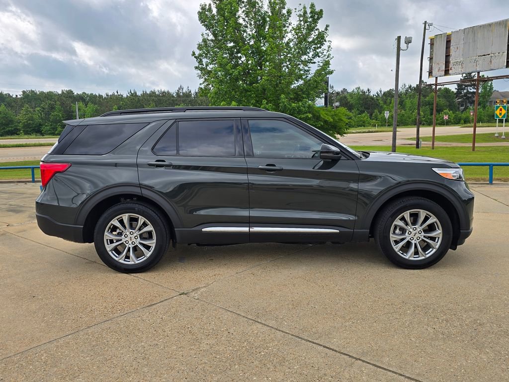Used 2024 Ford Explorer XLT w/ Equipment Group 202A AWD/4WD image 6