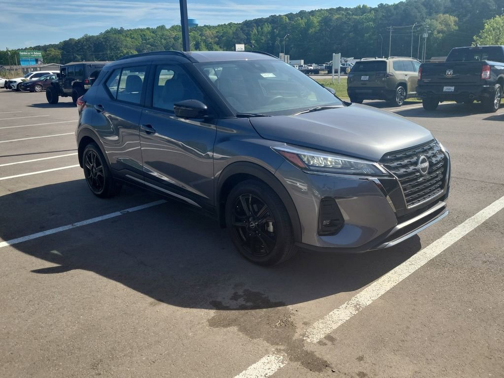Used 2023 Nissan Kicks SR w/ SR Premium Package FWD image 1