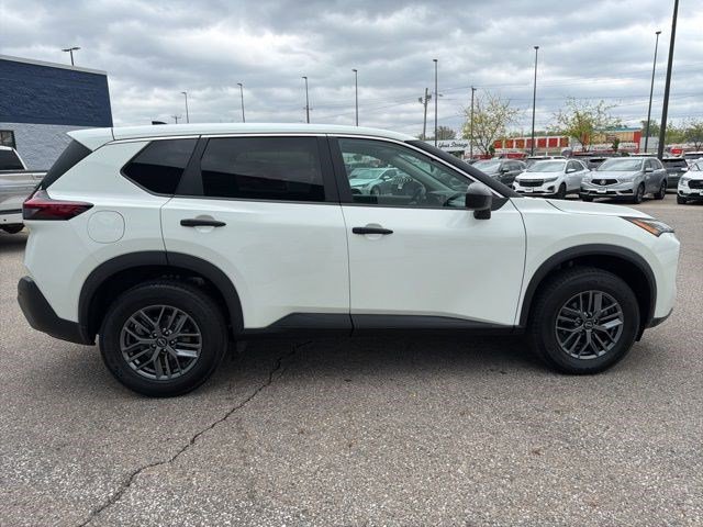 Used 2023 Nissan Rogue S FWD image 6