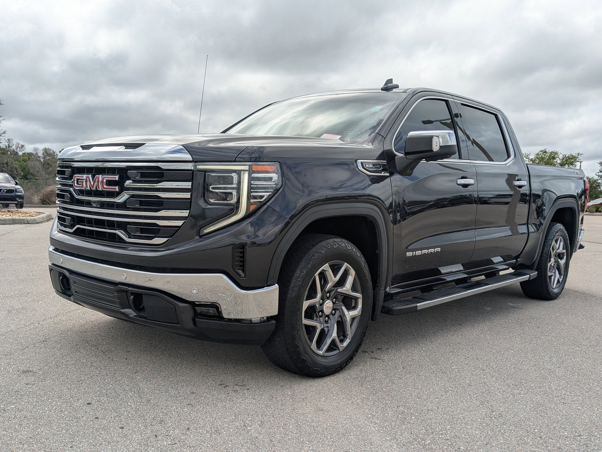 Used 2022 GMC Sierra 1500 SLT w/ SLT Premium Plus Package AWD/4WD image 9