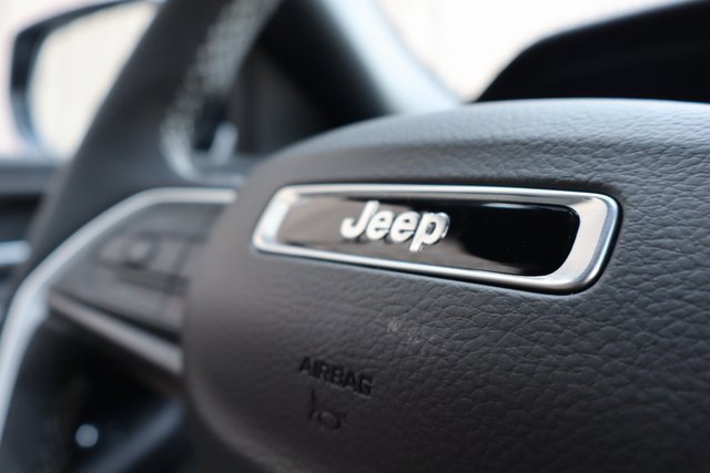 New 2025 Jeep Grand Cherokee Limited w/ Luxury Tech Group II image 27