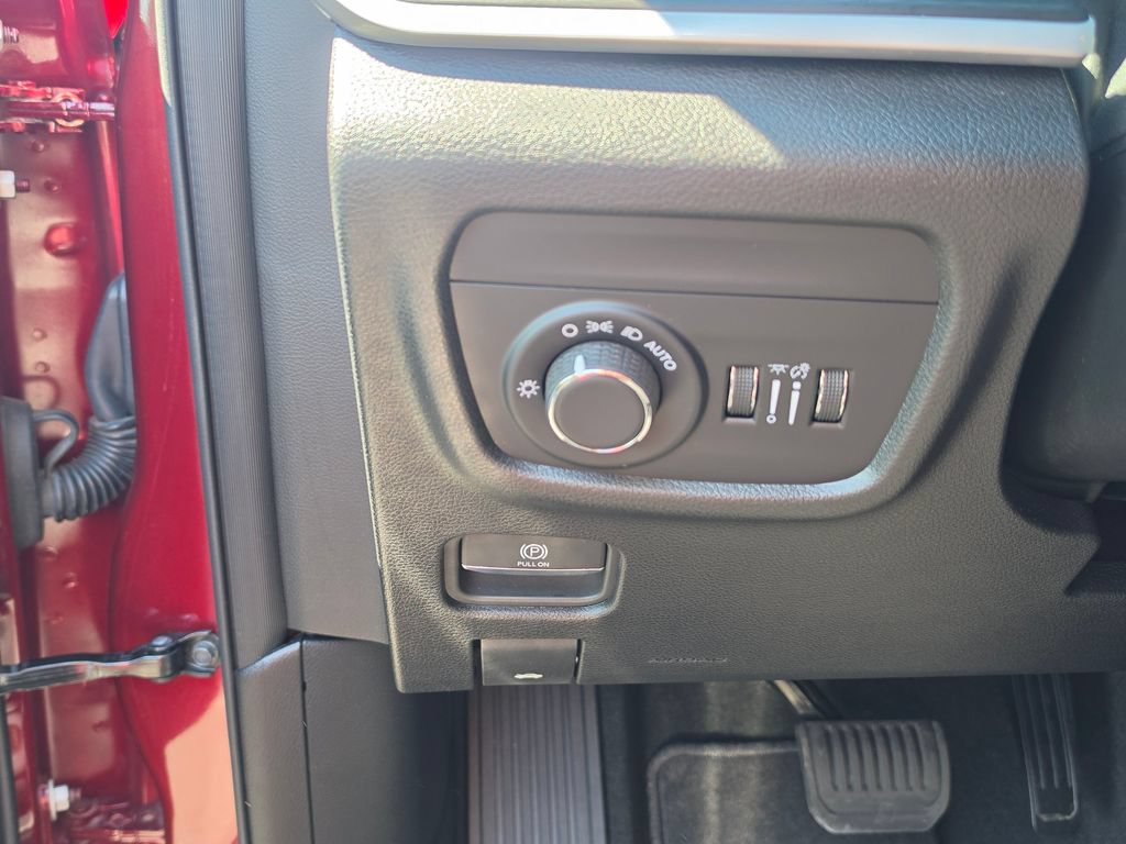 Used 2025 Jeep Grand Cherokee L Altitude AWD/4WD image 14