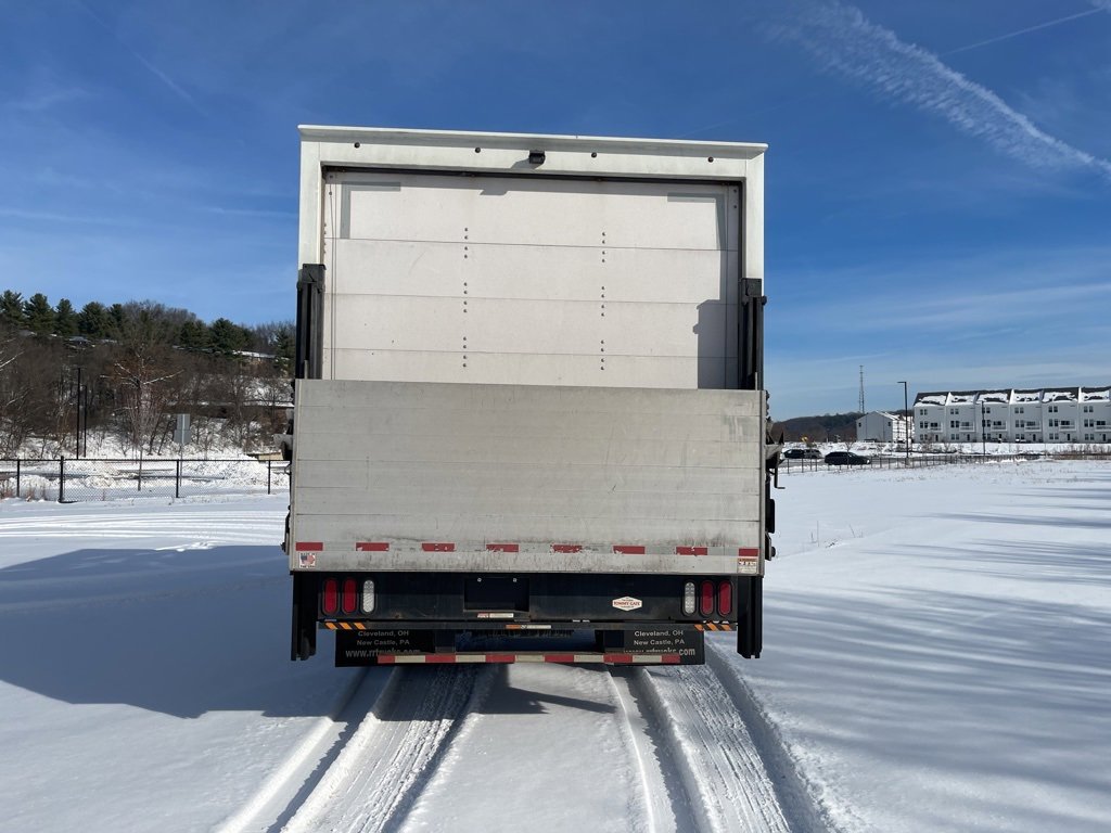 Used 2020 Isuzu NPR image 4