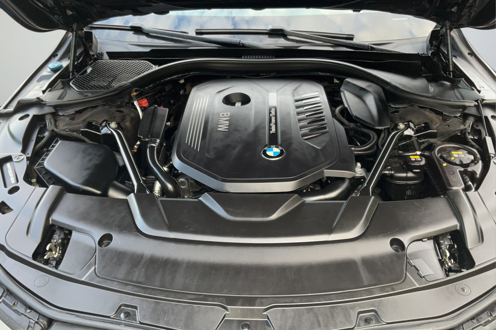 Used 2018 BMW 740i RWD image 23