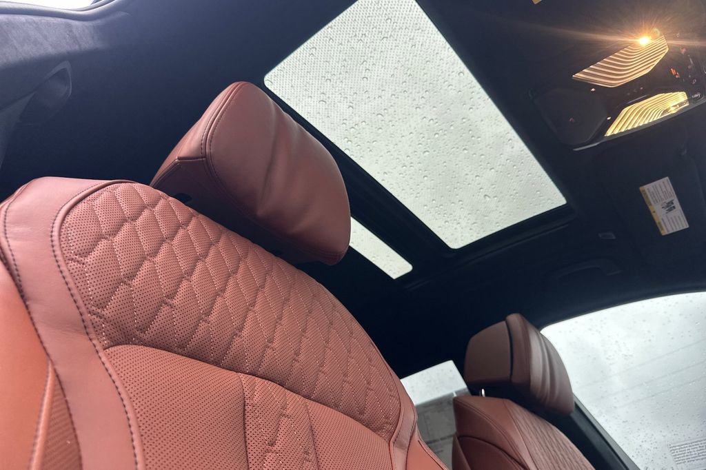 New 2026 BMW X7 M60i image 17