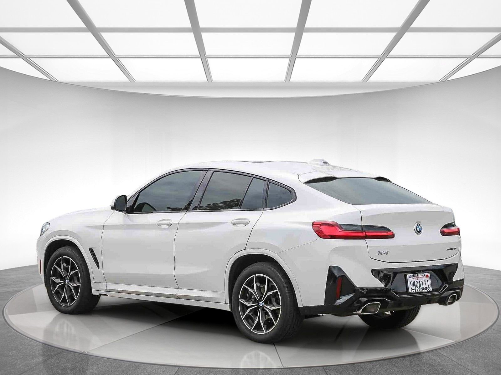Used 2024 BMW X4 xDrive30i w/ Premium Package AWD/4WD image 2