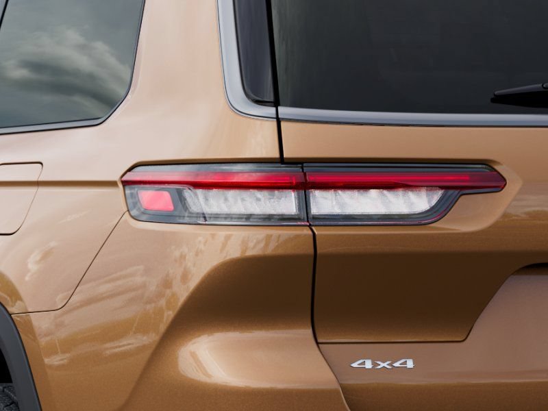 New 2026 Jeep Grand Cherokee L Limited w/ Limited Altitude Package AWD/4WD image 9