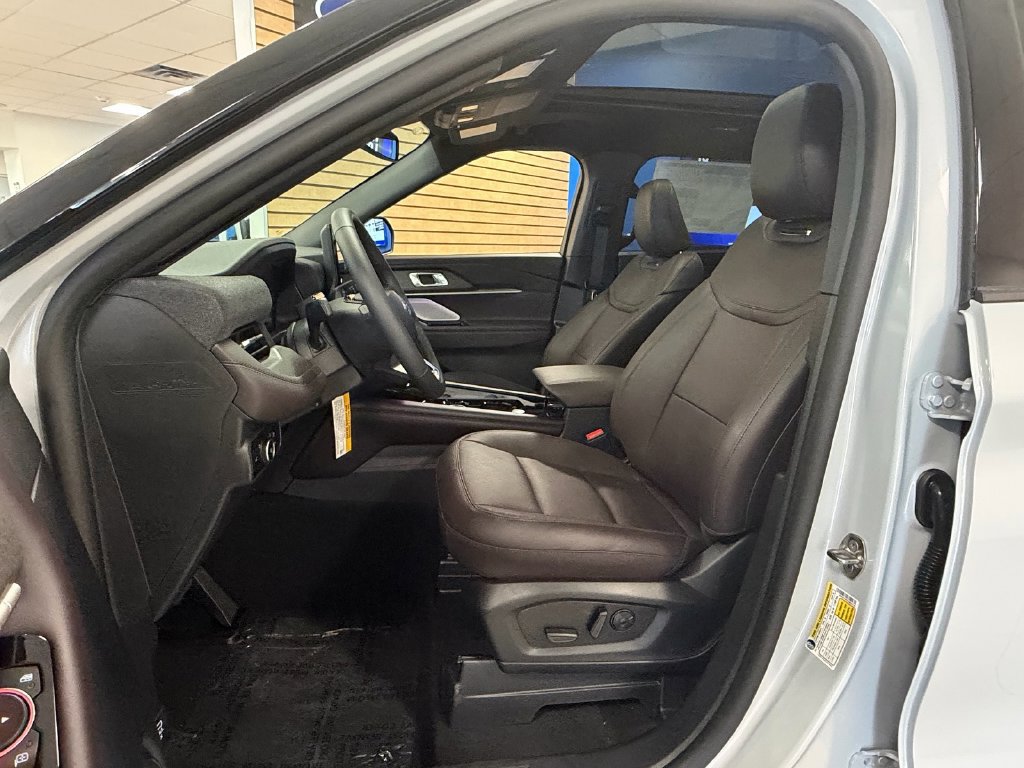 New 2026 Ford Explorer Platinum RWD image 8
