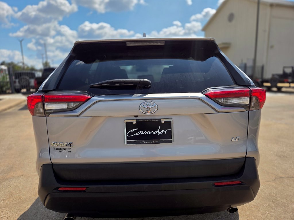 Used 2022 Toyota RAV4 LE FWD image 6