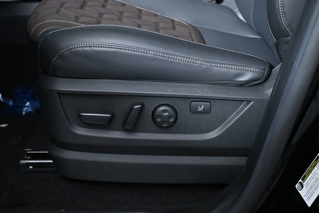 New 2025 Nissan Armada Platinum Reserve image 22