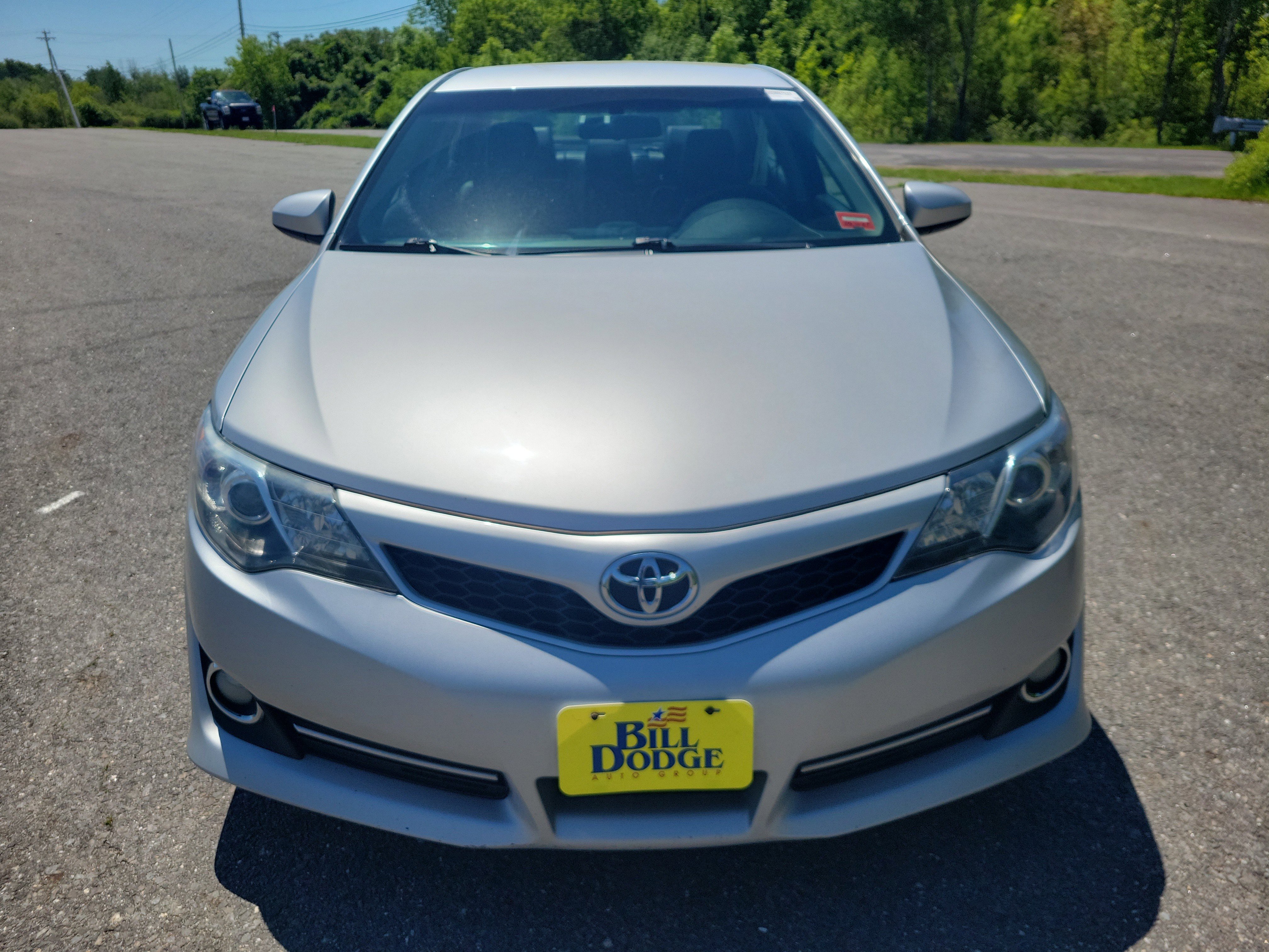 Used 2014 Toyota Camry SE FWD image 2