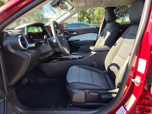 Certified 2025 Chevrolet Trax LT w/ LT Convenience Package image 12