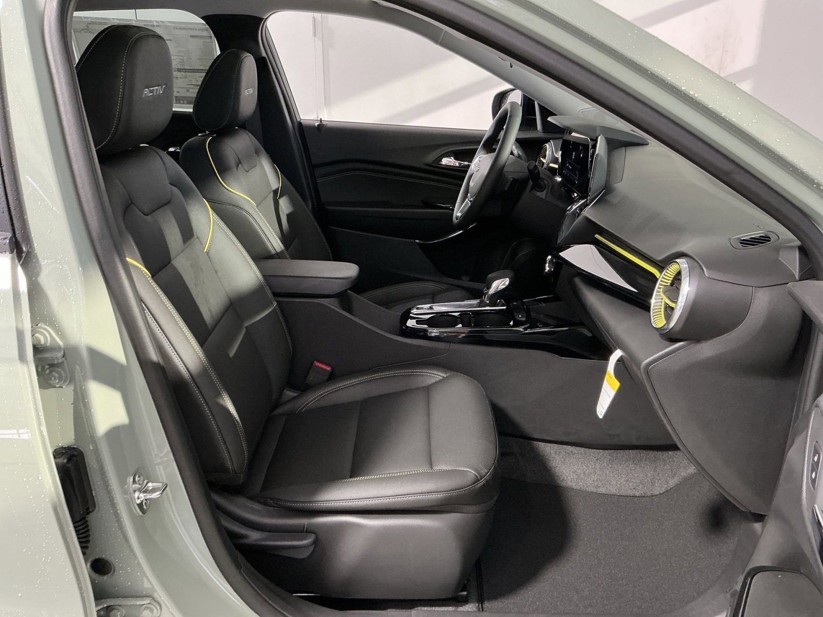 New 2026 Chevrolet Trax ACTIV w/ Sunroof Package image 33