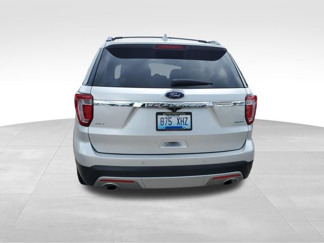 Used 2017 Ford Explorer XLT w/ Equipment Group 201A AWD/4WD image 5