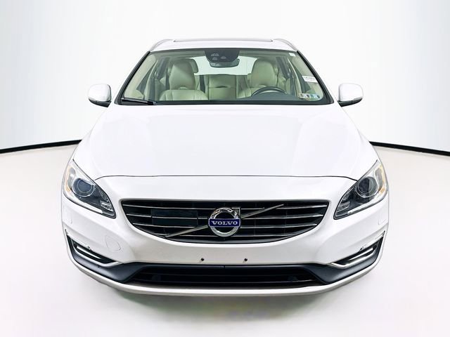 Used 2016 Volvo V60 T5 Platinum image 2
