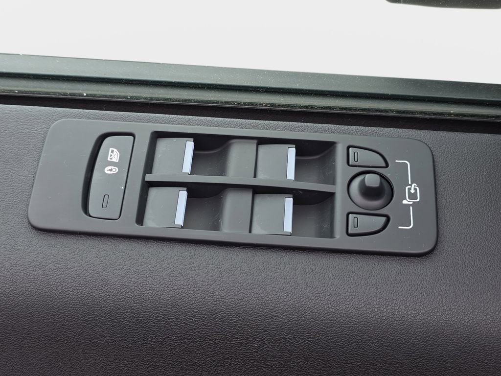 New 2026 Land Rover Discovery Sport Landmark AWD/4WD image 29