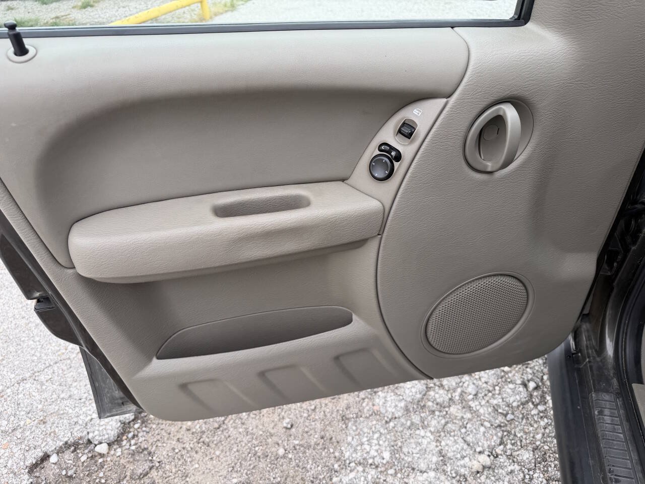 Used 2006 Jeep Liberty Sport AWD/4WD image 13