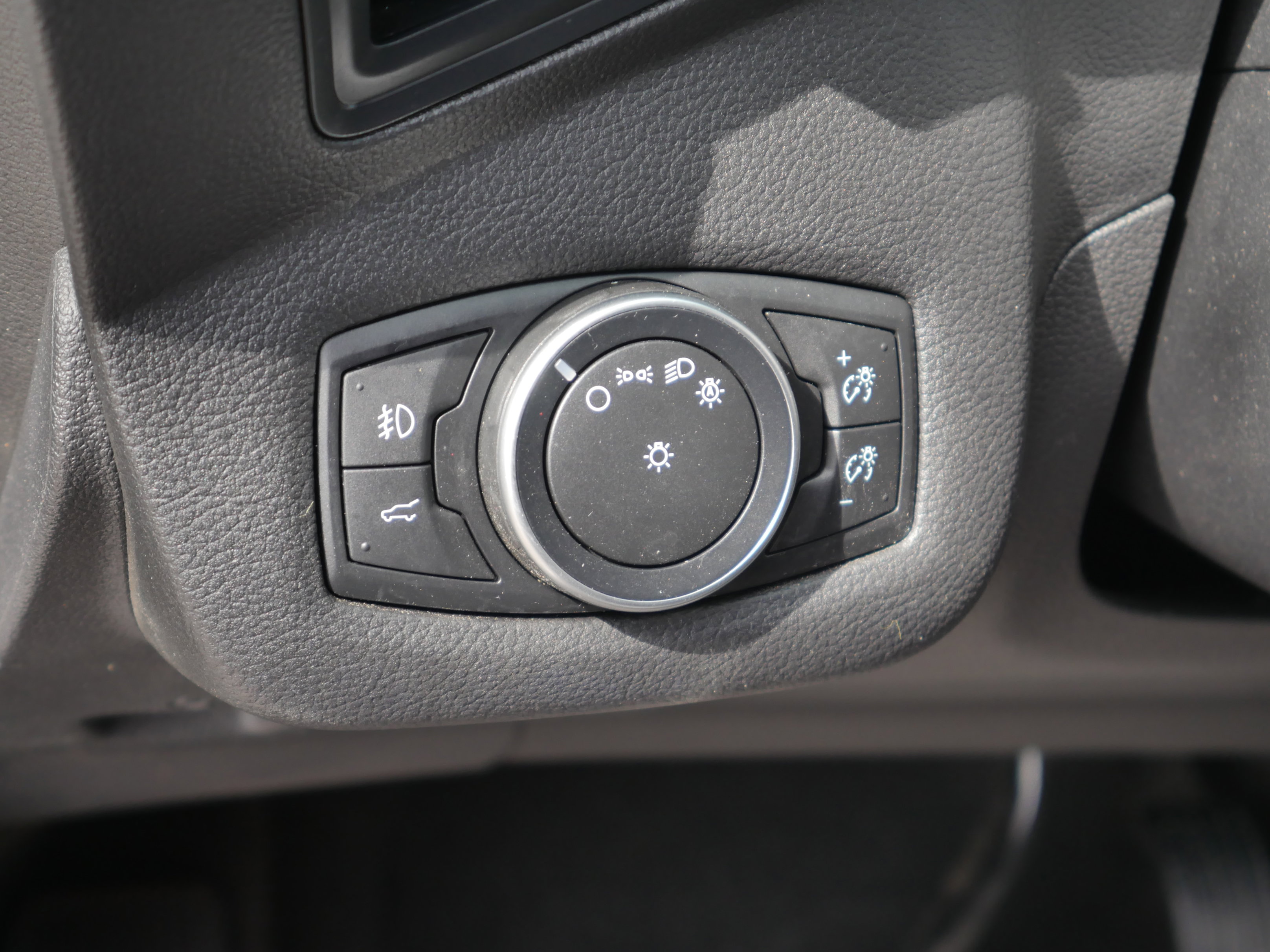 Used 2017 Ford Escape SE image 5