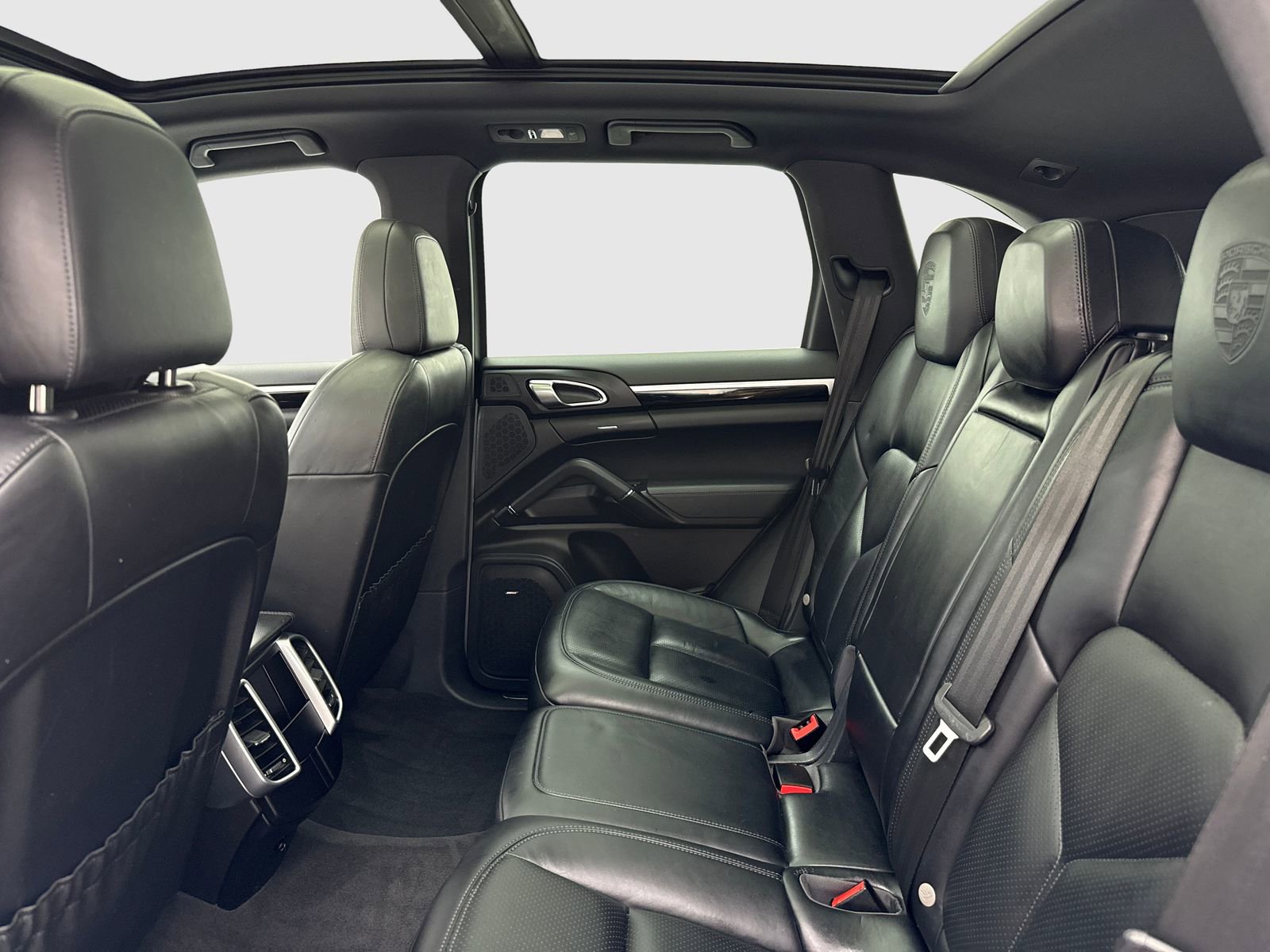 Used 2017 Porsche Cayenne Platinum Edition w/ Premium Package (PJV) AWD/4WD image 39