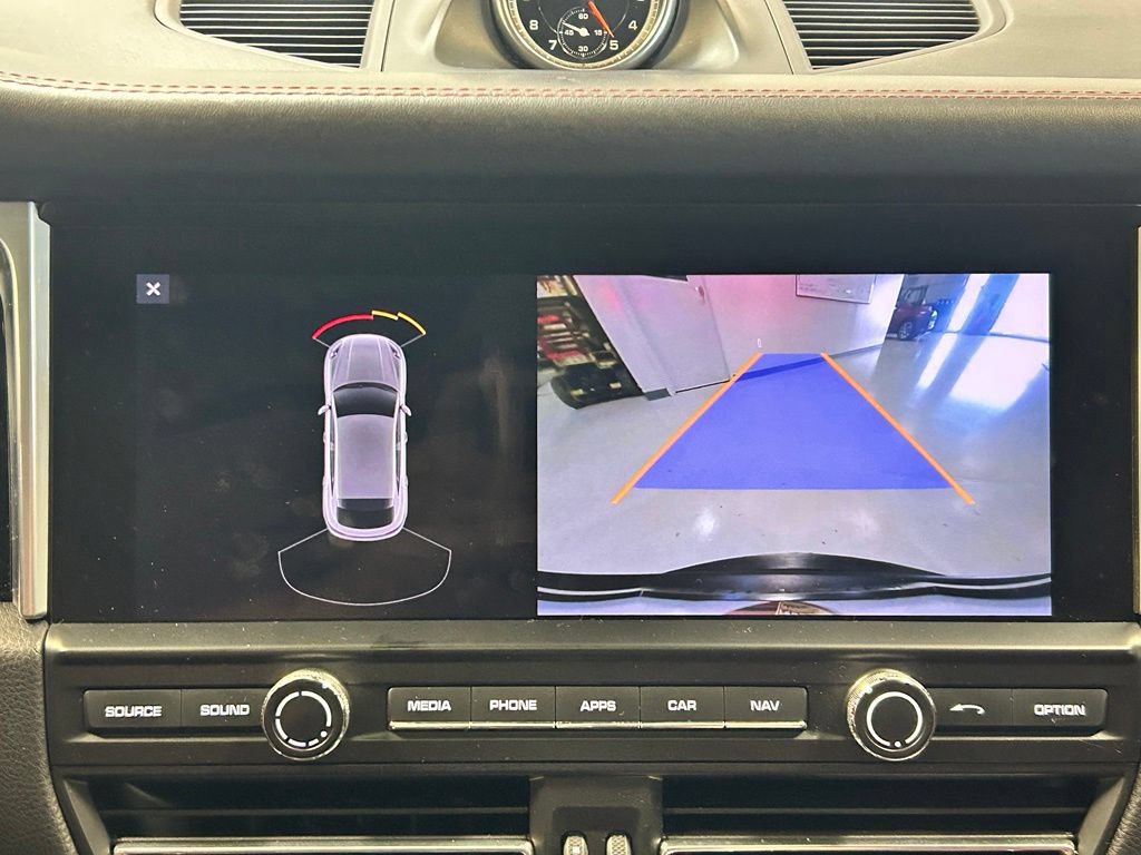 Certified 2021 Porsche Macan AWD/4WD image 18