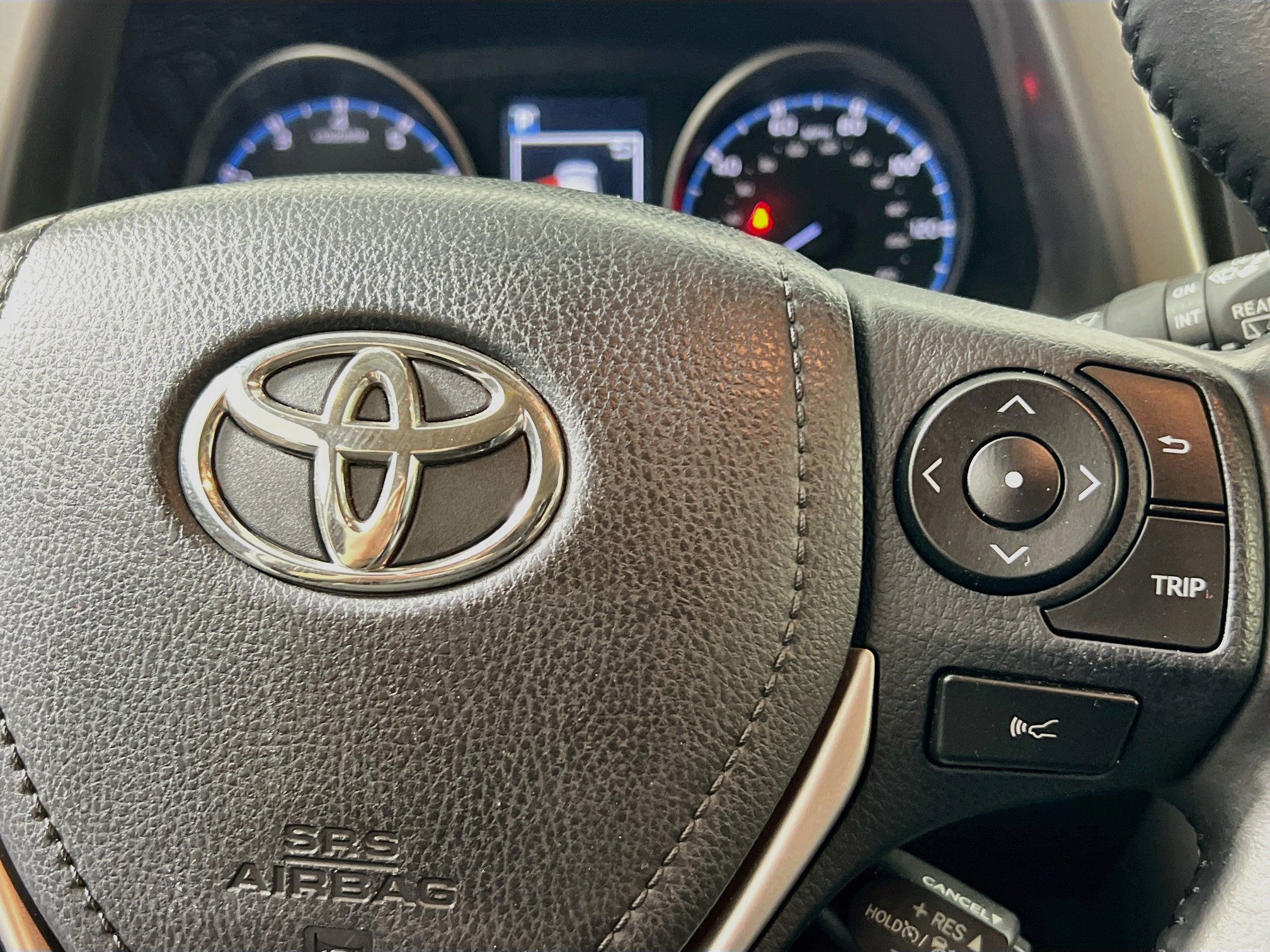 Used 2018 Toyota RAV4 XLE FWD image 19