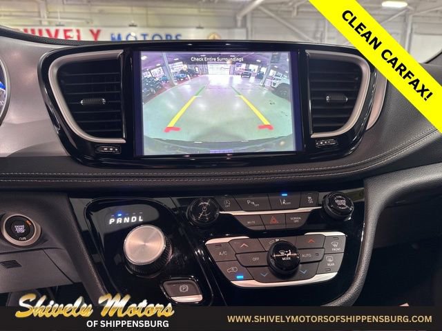 Used 2024 Chrysler Pacifica Touring image 18