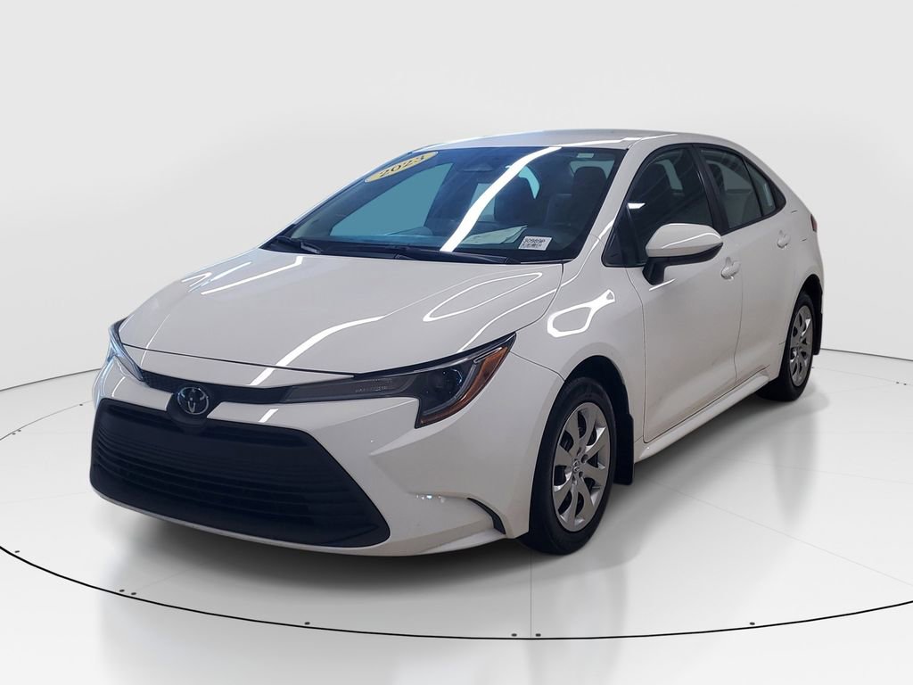 Used 2023 Toyota Corolla LE image 3