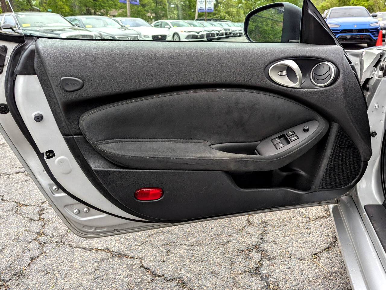 Used 2010 Nissan 370Z Touring w/ Sport Pkg image 11