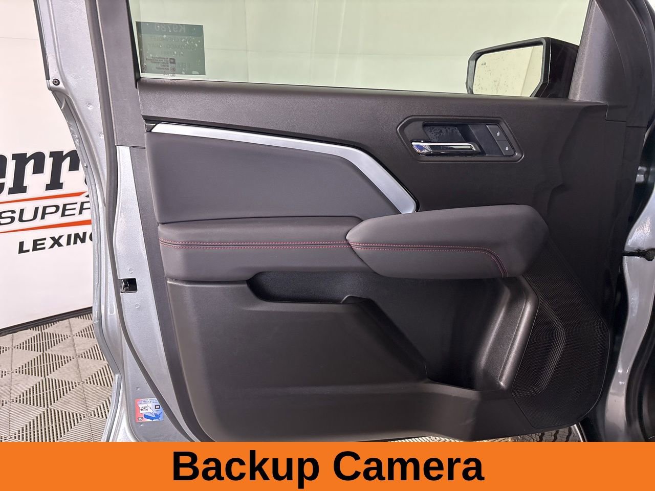 Used 2025 Chevrolet Colorado Z71 w/ Midnight Edition image 8