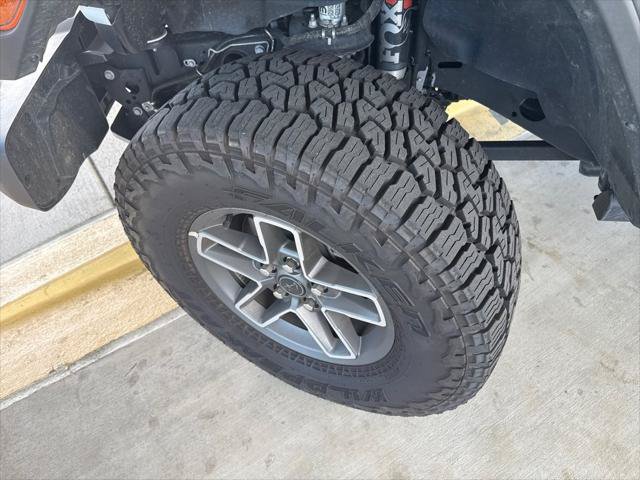 Used 2026 Jeep Gladiator Mojave AWD/4WD image 12