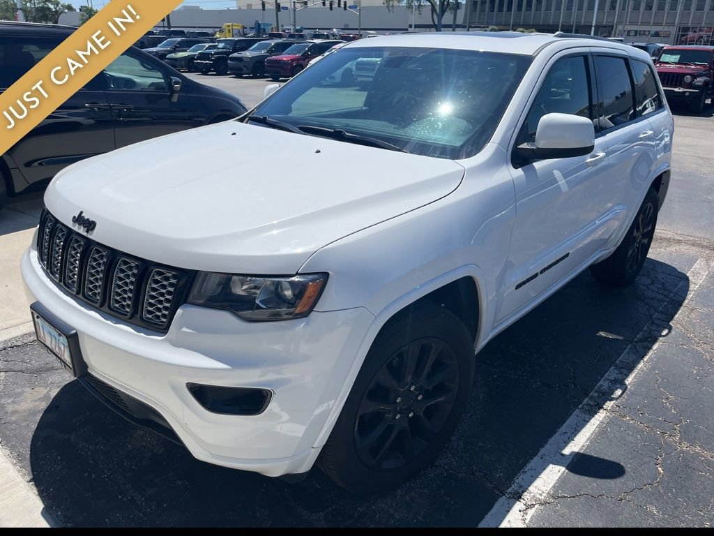Used 2017 Jeep Grand Cherokee Altitude AWD/4WD image 3