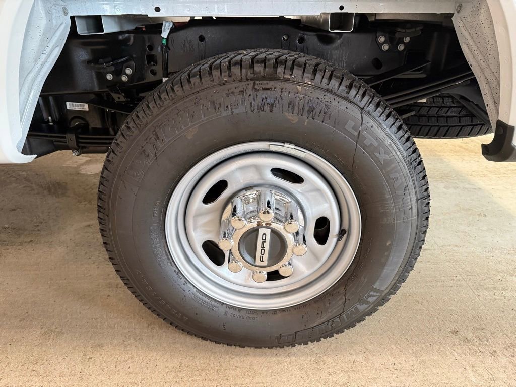 New 2026 Ford F350 XL w/ XL Chrome Package AWD/4WD image 9